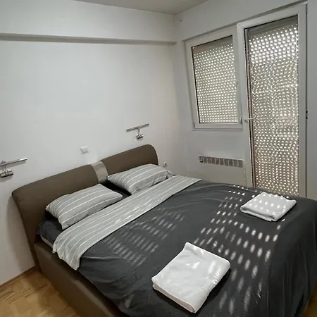 Marsovacha Apartment *